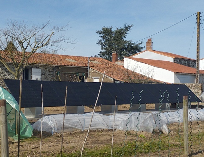 chantier de panneaux solaires photovoltaïques par Kbane