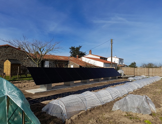 chantier de panneaux solaires photovoltaïques par Kbane