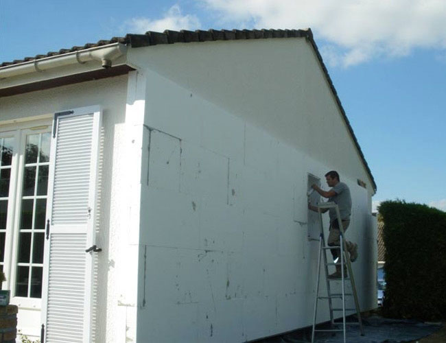 Isolation par l'extérieur d'une maison, avec enduit armuré STO