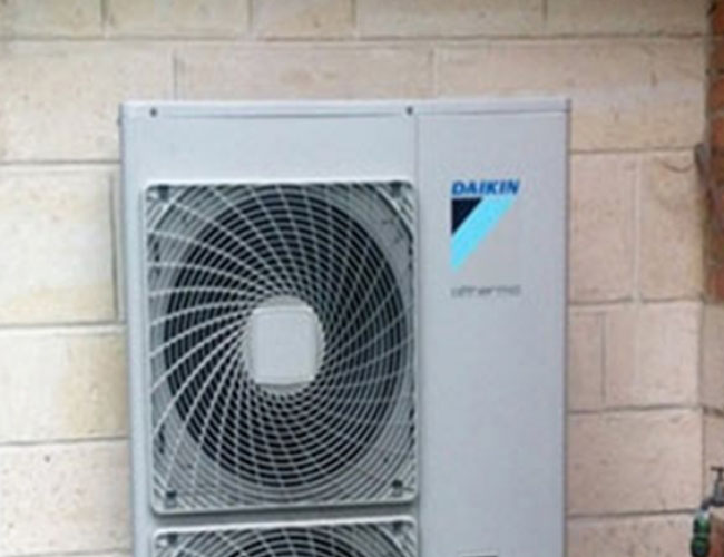 Pose d'une pompe à chaleur Daikin Altherma dans le Nord