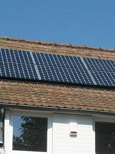 Installation de 6 panneaux solaires photovoltaïques SUNPOWER 300